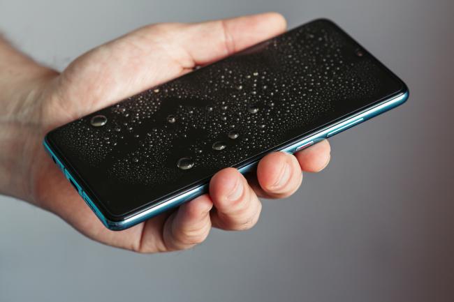 Celular molhado Samsung